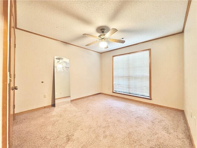 Building Photo - 3500 W Hemlock St