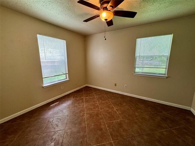 Building Photo - 8013 Lazy Ln