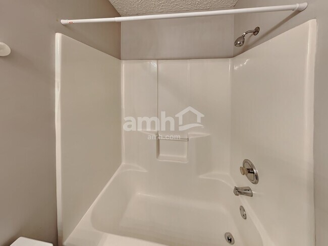 Building Photo - 1608 Bridle Post Drive Unit 10A