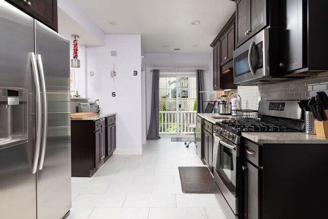 Building Photo - 22 Thurman St