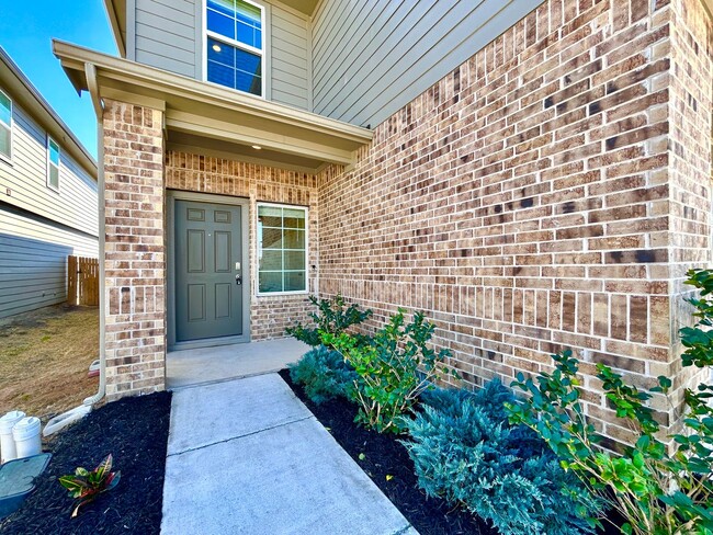 Building Photo - 221 Granary Dr