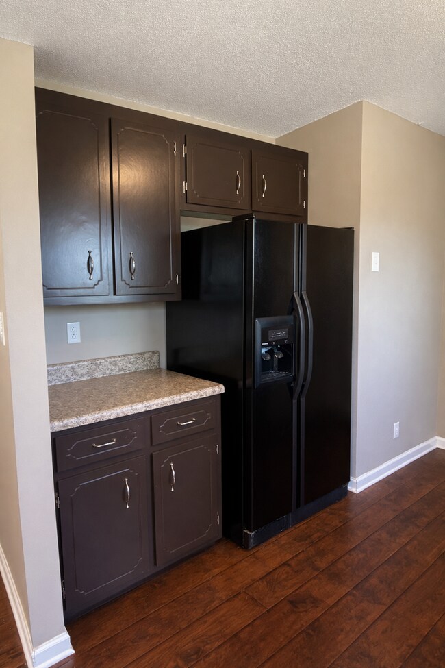 Building Photo - $1500 3 Bedroom 2 Bath Modern Brick Home!