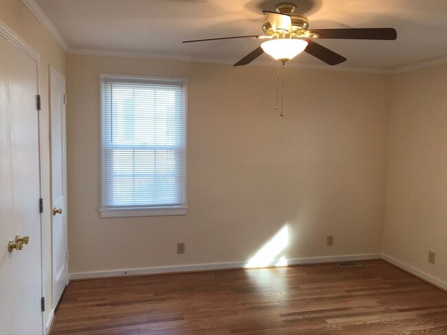 Building Photo - Completely remodeled 3 bedroom  w/ screened porch. Applications accepted at www.treg-rentals.com ...