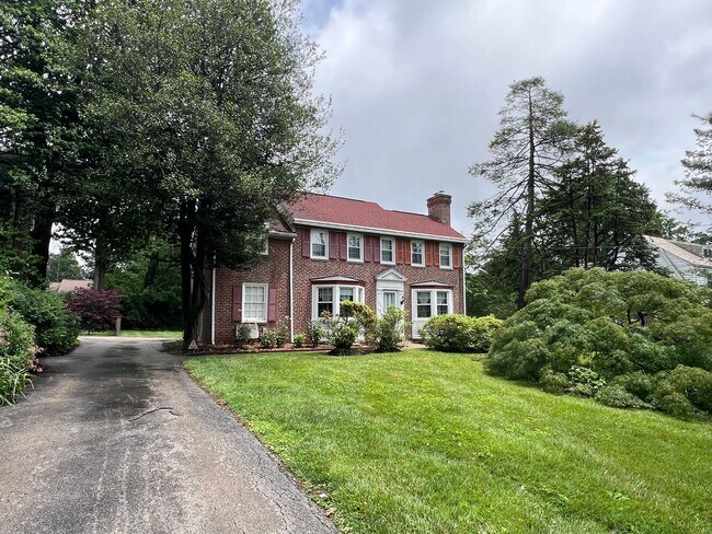 Building Photo - Stunning 4-Bedroom Single Family Home in P...