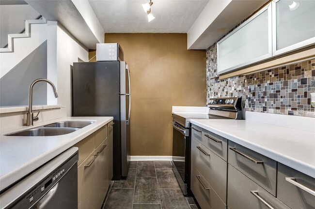 Building Photo - 3105 Wycliff Ave