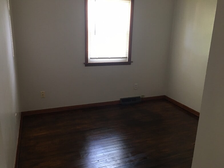 Bedroom 3 - 327 Jackson Ave