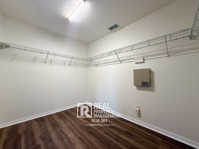 Building Photo - 9505 Wellstone Dr