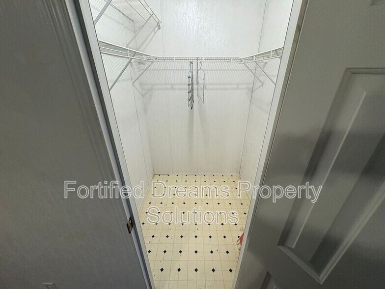 Building Photo - 1980 Bethania-Rural Hall Rd