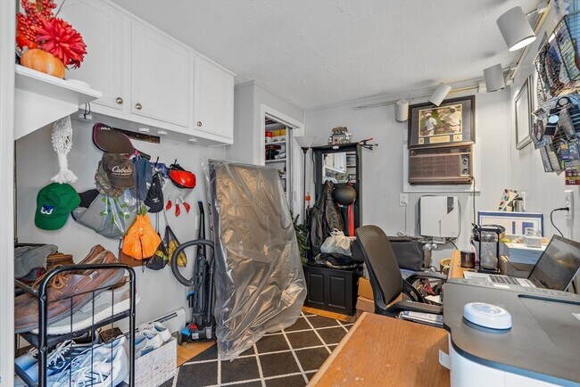 Building Photo - 4 Sterling Ln