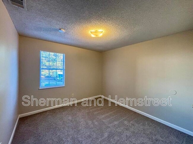 Building Photo - 104 Commons Dr