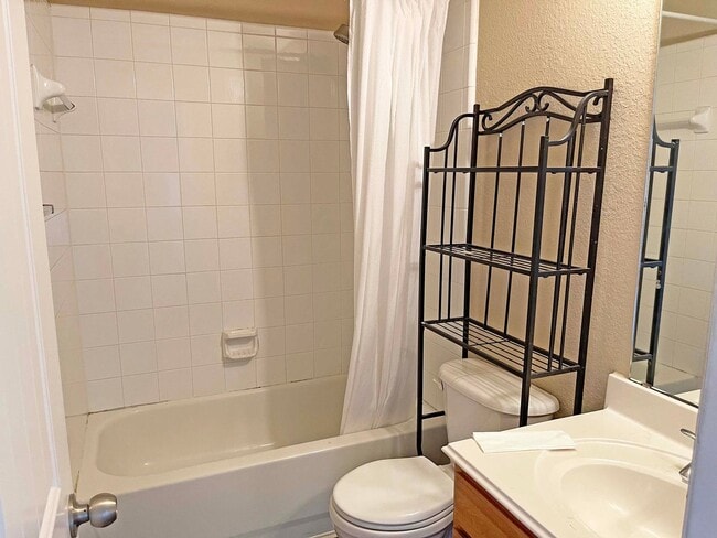 Building Photo - Great 4 Bdrm 2 Bath Home in Krum Tx