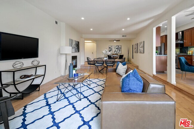 Building Photo - 1506 S Bentley Ave