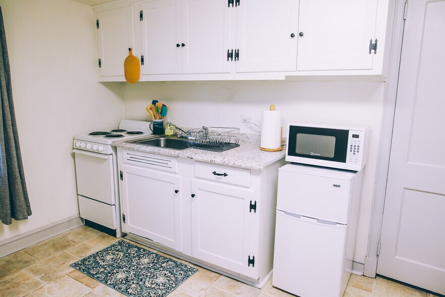 Building Photo - 1111 Rayon St