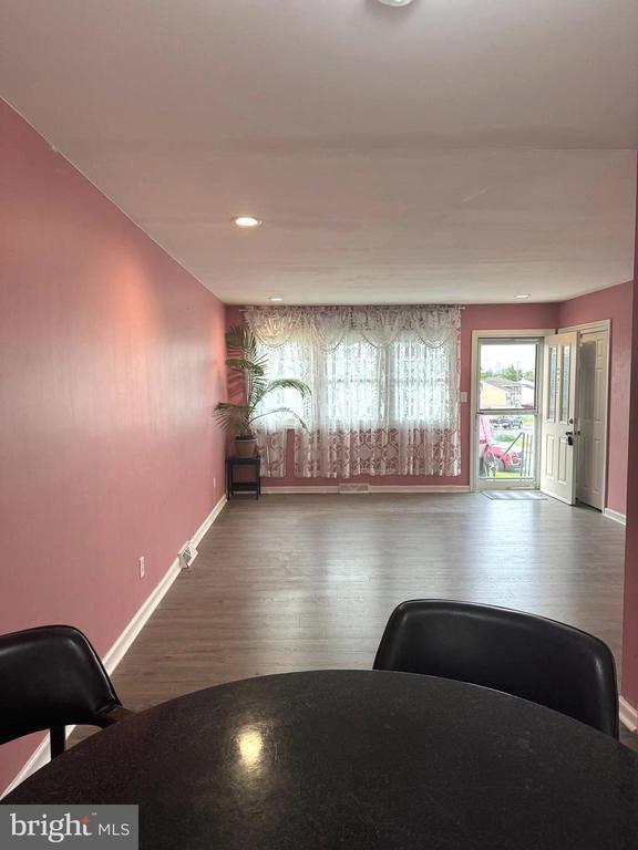 Building Photo - 127 Karlyn Dr