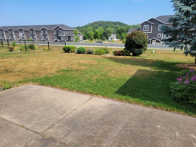 Building Photo - 3 Bedroom Twin Home