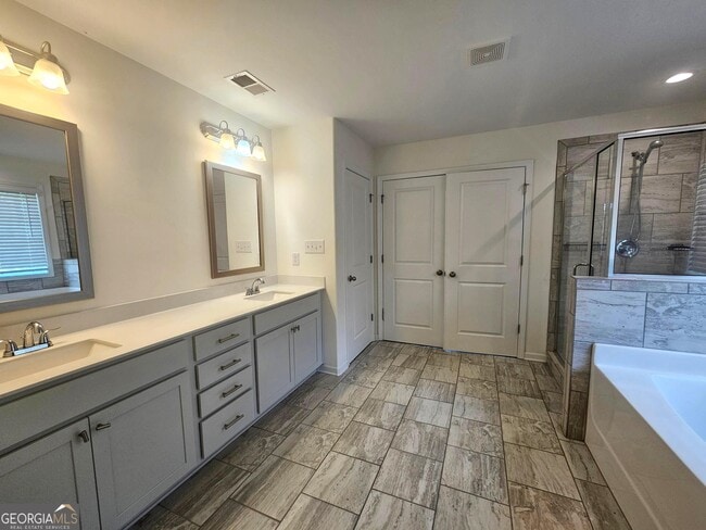 Building Photo - 16 Saint Georges Pl