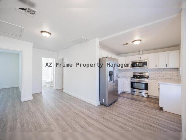 Building Photo - 2646 E Willetta St