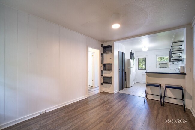 Building Photo - 2bd / 1ba / 1 assigned parking Condo in Co...