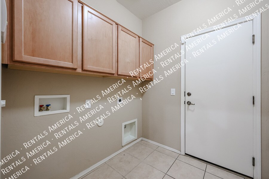 Building Photo - 7414 N 88th Ln