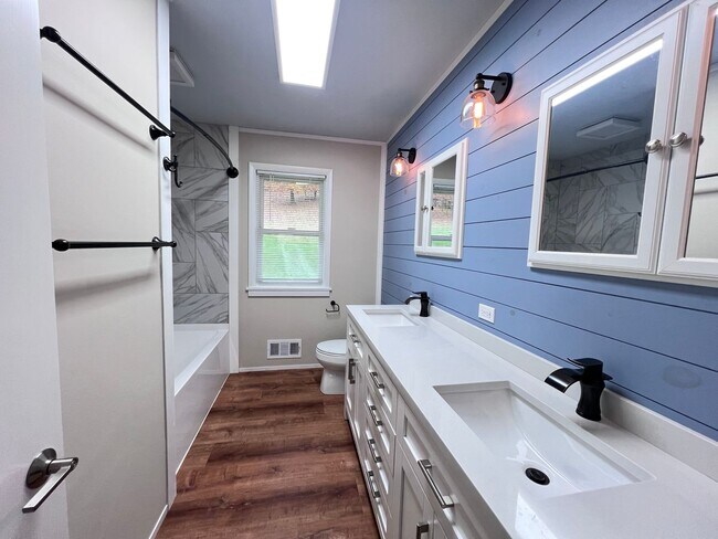 Building Photo - Recently Renovated Home within Walking Dis...