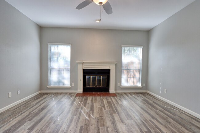 Building Photo - 317 Benjamin St