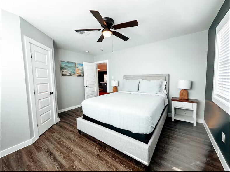 Building Photo - 1049 Meckel Dr