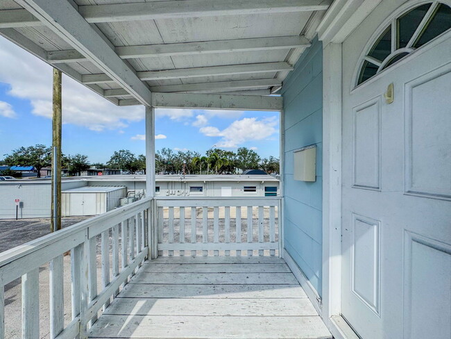 Building Photo - 2649 1/2 Dartmouth Ave N