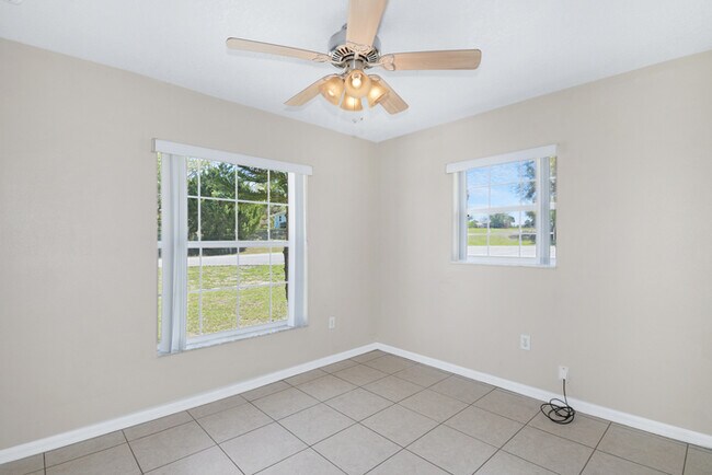 Building Photo - 294 Willow Song Ct