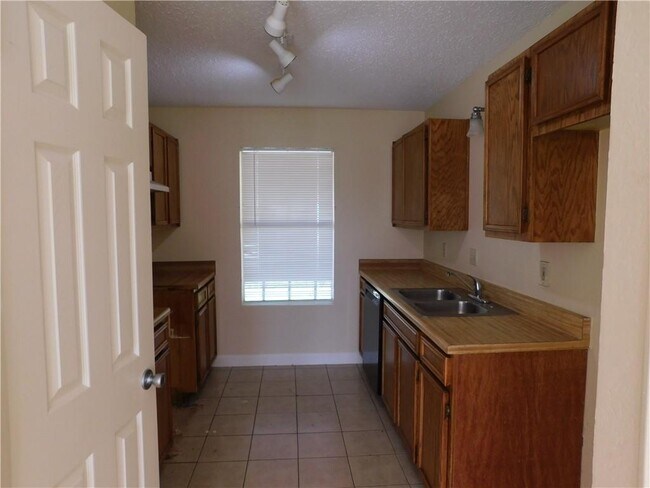 Building Photo - 1500 Mangrum St