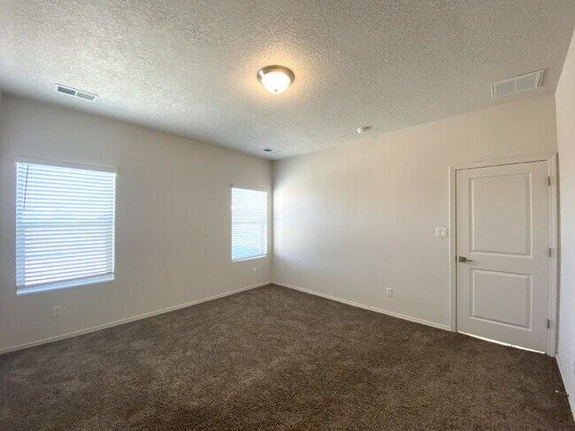 Building Photo - Enchanted Hills - 3BR/2Bath/Backyard Mountantain Views