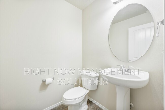 Building Photo - 1860 E Adelaide Dr