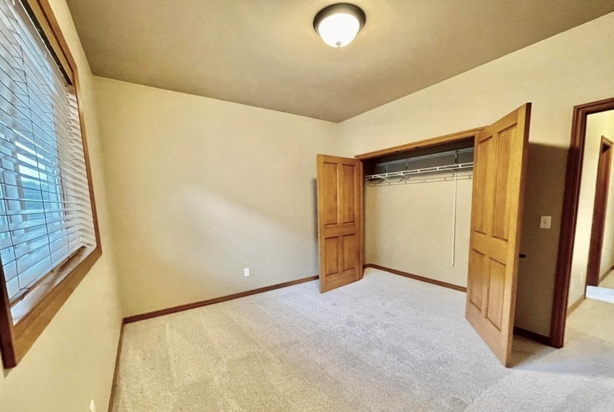 Building Photo - 5805 Englewood Ave
