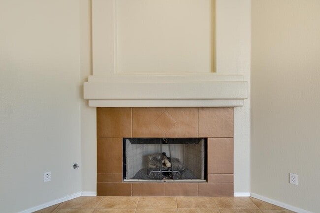 Building Photo - 9648 E Sheena Dr