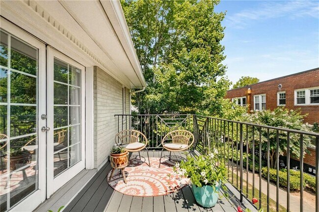 Building Photo - 866 Briarcliff Rd NE
