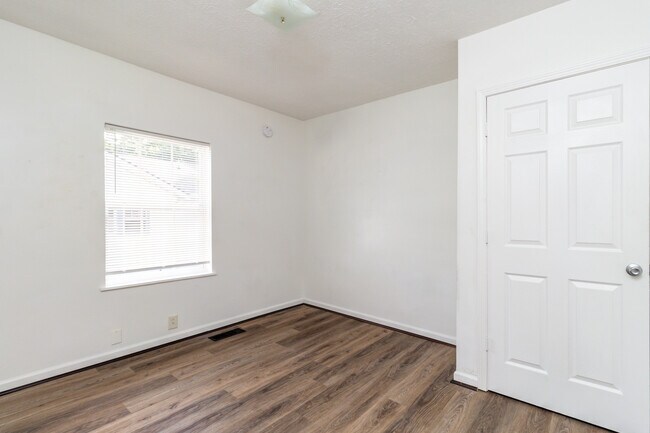 Building Photo - 3928 Porter Ave