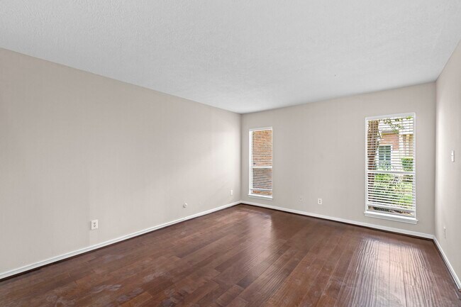Building Photo - 925 Memorial Village Dr