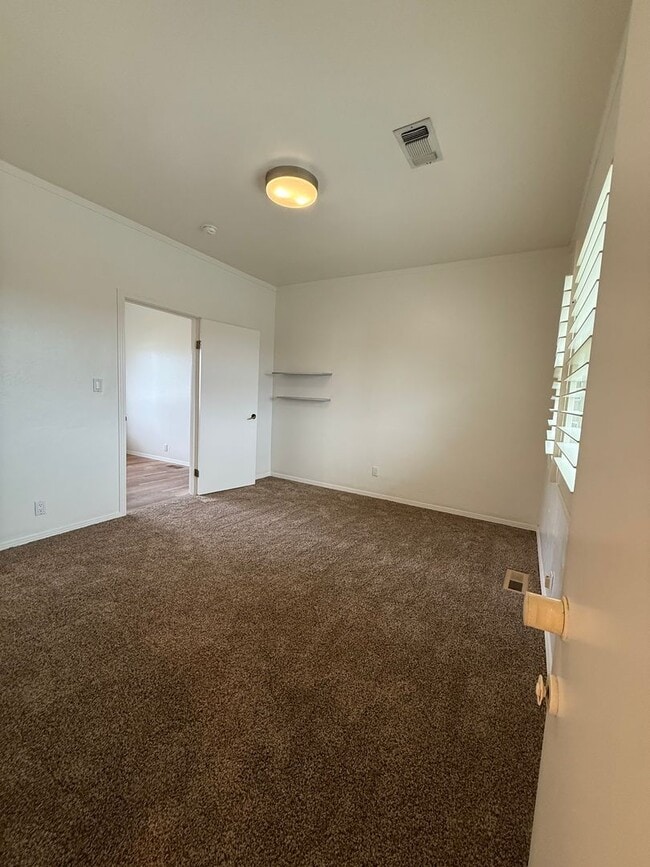 Building Photo - Lovely Country Charm with Swimming Pool