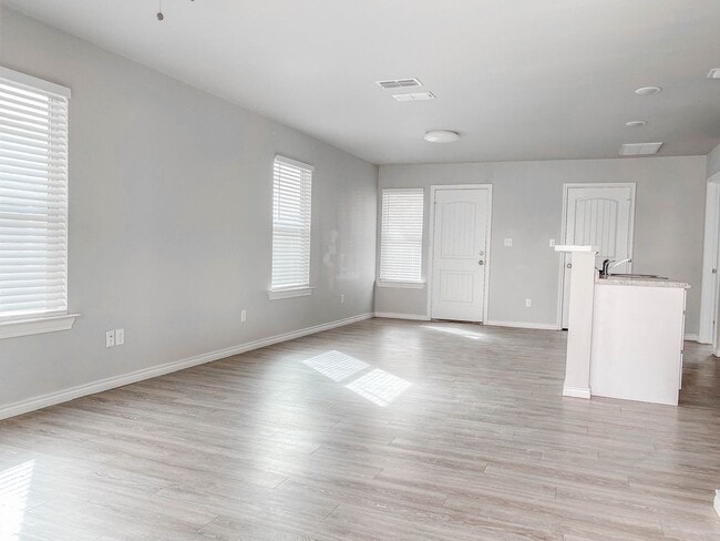 Building Photo - Savor the Sophistication of This Lovely 3-Bedroom!