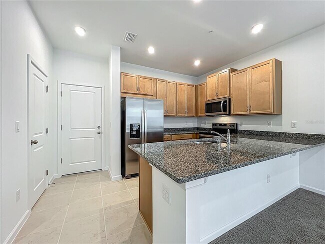 Building Photo - 9824 Walkway Dr