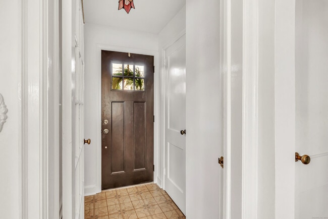 Building Photo - 124 Stiles St