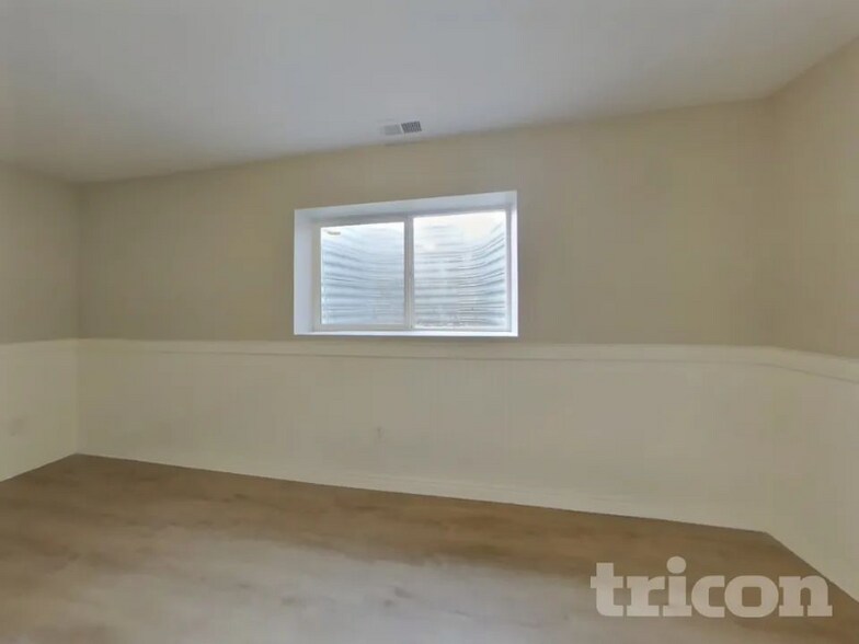 Building Photo - 846 E 900 N