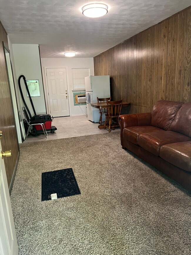 Building Photo - 1708 Holloman Dr