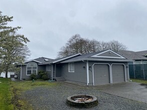 Building Photo - 677 Lake Island Ave SE