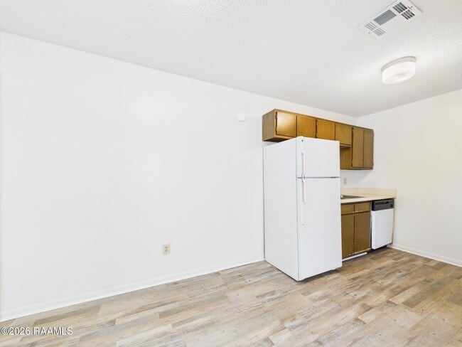 Building Photo - 208 Vieux Orleans Cir