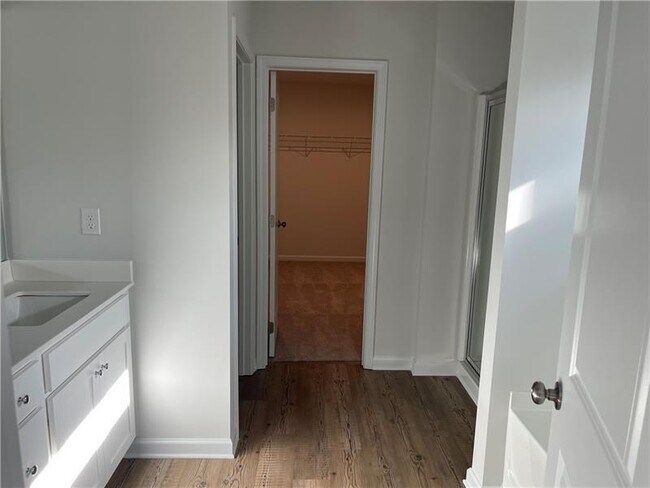 Building Photo - 240 Summerwood Ln