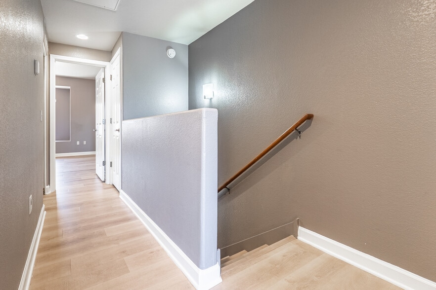 Building Photo - 4455 E Paradise Village Pky S
