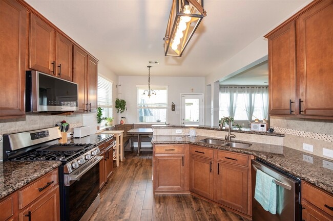 Building Photo - 2110 Stonehollow Ct