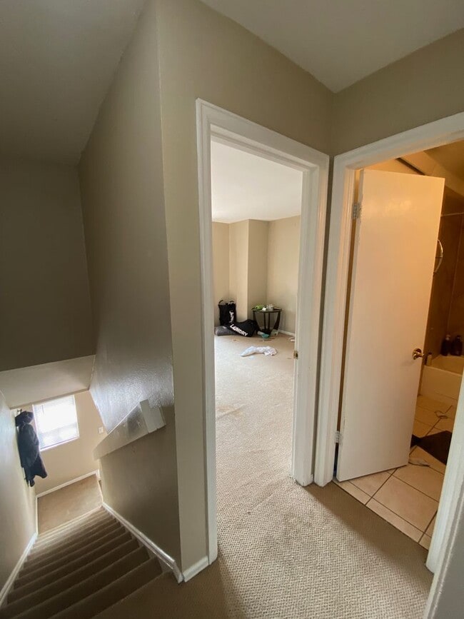 Building Photo - 2 Bed Plus Office 1.5 Bath Two Floor Condo In Ideal Central Boulder Location!