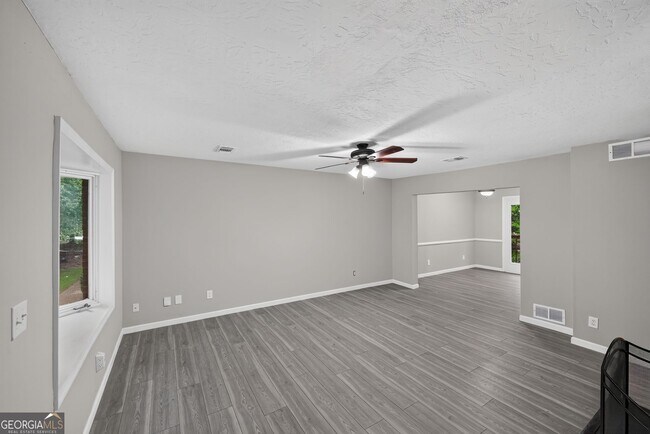 Building Photo - 226 High Creek Dr