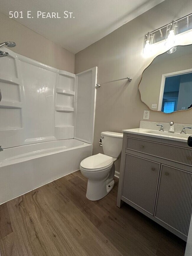 Building Photo - 501 E Pearl St